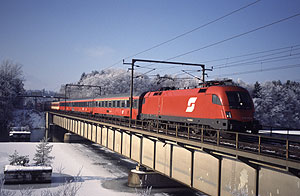 InterCity auf Brcke ber Fderlacher Drauschleife. Foto: BB