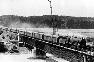 1956 wurde noch die alte Draubrcke befahren. Foto: Mag. A. Luft